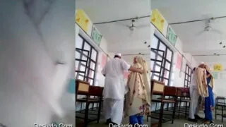 Pakistani school teachers ne kalas ke kamre mein ki gandi harkate